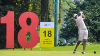 Berlangsung di Damai Indah Golf-BSD Course, turnamen yang berada di dalam kalender Asian Development Tour musim ini diikuti lebih dari 100 pegolf. Hingga sore ini, Poosit Supupramal (THA) dan Udaya Mane (IND) sementara memimpin puncak leaderboard dengan skor 65 (7-di bawah-par). Poosit membukukan skor terendah hari ini  dengan 7 birdie dan tanpa mencetak satu bogey pun, sedangkan Udaya membuat 8 birdie dan satu bogey.