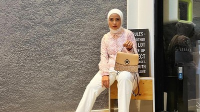 7 Gaya Stylish Tantri Kotak saat Foto OOTD Setelah Turun Berat Badan 24 Kg