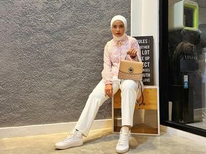 7 Gaya Stylish Tantri Kotak saat Foto OOTD Setelah Turun Berat Badan 24 Kg