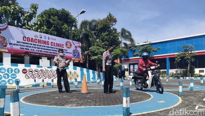Ujian praktik SIM di Gresik