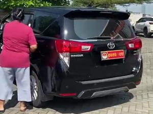 Kesaksian Security Saat Penyerempet Motor Ngaku Istri Jenderal Memaki Korban