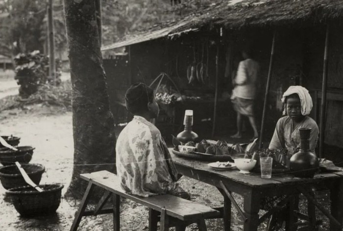 10 Potret Jadul Penjual Daging hingga Rujak Buah di Era 1900-an 10 Potret Jadul Penjual Daging hingga Rujak Buah di Era 1900-an