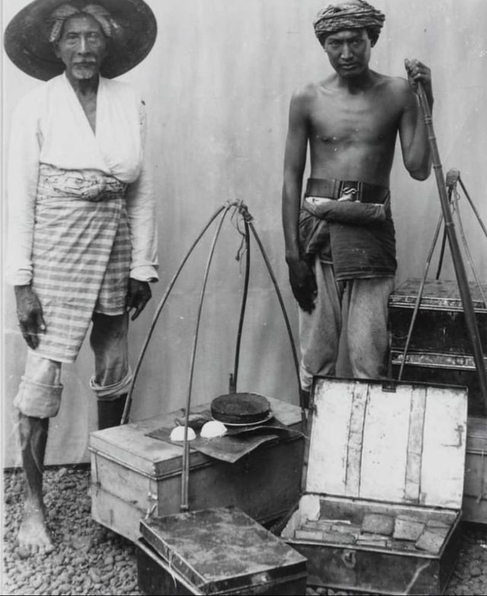 10 Potret Jadul Penjual Daging hingga Rujak Buah di Era 1900-an