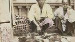 10 Potret Jadul Penjual Daging hingga Rujak Buah di Era 1900-an