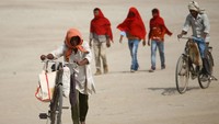Tercatat, cuaca di kawasan tersebut berada di angka 46 derajat Celcius.
