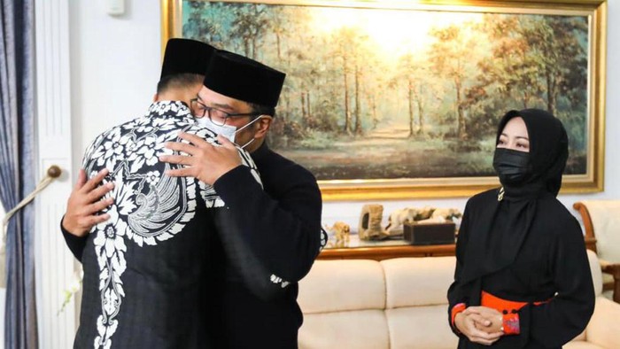 AHY takziah ke Rumah Ridwan Kamil