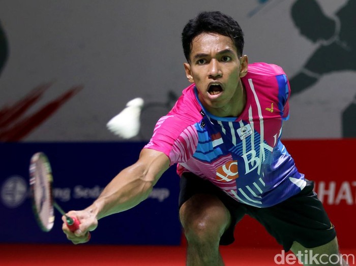 Pebulutangkis tunggal putra Indonesia Chico Aura Dwi Wardoyo taklukkan wakil India di babak 32 besar Indonesia Masters 2022. Chico menang dua gim langsung.