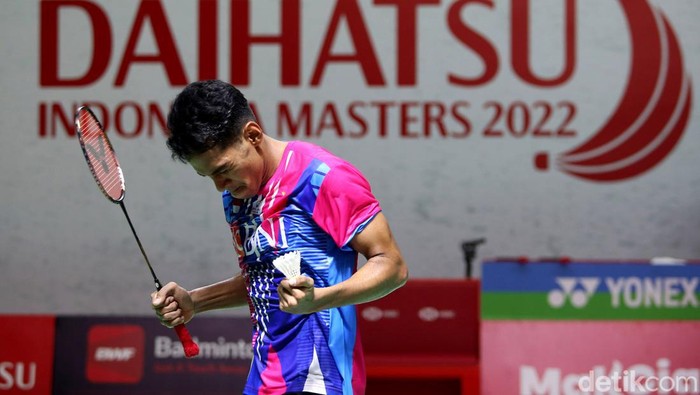 Pebulutangkis tunggal putra Indonesia Chico Aura Dwi Wardoyo taklukkan wakil India di babak 32 besar Indonesia Masters 2022. Chico menang dua gim langsung.