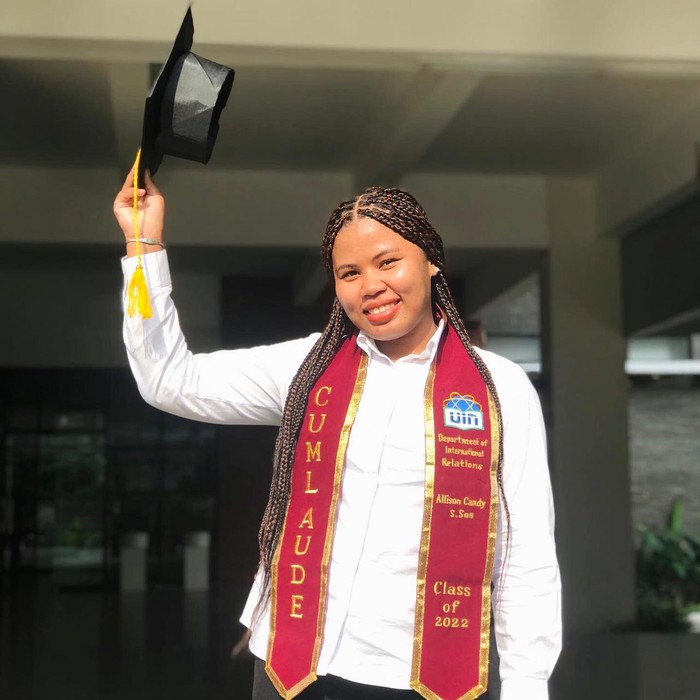 Allison Candy, mahasiswa Kristen yang jadi Wisudawan Terbaik FISIP UIN Jakarta.