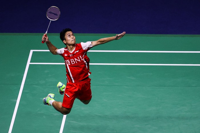 BANGKOK, THAILAND - MAY 15: Anthony Sinisuka Ginting of Indonesia competes in the Thomas Cup Final Mens Singles match against Lakshya Sen of India during day eight of the BWF Thomas and Uber Cup Finals at Impact Arena on May 15, 2022 in Bangkok, Thailand. (Photo by Shi Tang/Getty Images)
