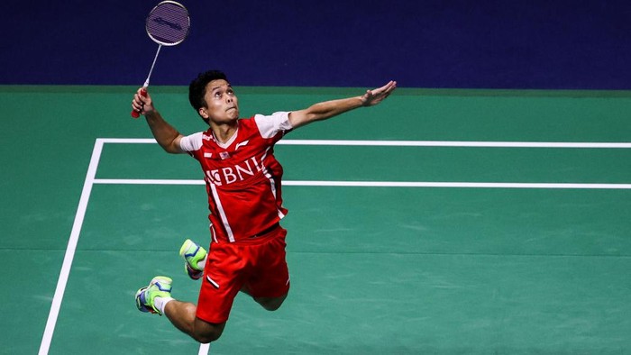 BANGKOK, THAILAND - MAY 15: Anthony Sinisuka Ginting of Indonesia competes in the Thomas Cup Final Mens Singles match against Lakshya Sen of India during day eight of the BWF Thomas and Uber Cup Finals at Impact Arena on May 15, 2022 in Bangkok, Thailand. (Photo by Shi Tang/Getty Images)