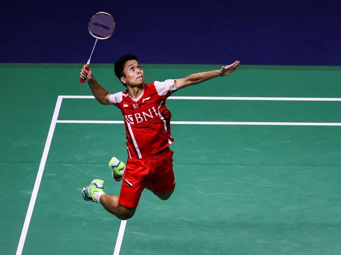 BANGKOK, THAILAND - MAY 15: Anthony Sinisuka Ginting of Indonesia competes in the Thomas Cup Final Mens Singles match against Lakshya Sen of India during day eight of the BWF Thomas and Uber Cup Finals at Impact Arena on May 15, 2022 in Bangkok, Thailand. (Photo by Shi Tang/Getty Images)