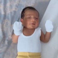 Melalui kanal YouTubenya Jessica juga menjelaskan alasan dirinya dan suami baru mengungkapkan nama dan wajah sang anak ke publik. Vincent mengatakan hal itu dikarenakan seluruh keluarga besarnya sudah melihat dan bertemu baby Don. Setelahnya baru Vincent dan Jessica sepakat untuk mempublikasikannya ke publik. Foto: Instagram/@inijedar