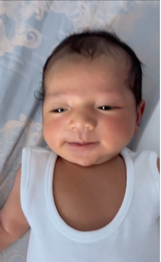 Nama baby Don sendiri memiliki arti yang tidak sembarangan. Vincent menjelaskan bahwa Don memiliki arti raja, pemimpin yang terbaik. Sedangkan Azaiah itu power, kekuatan, dan Jan sebagai nama turun temurun dari ayah Vincent. Foto: Instagram/@inijedar