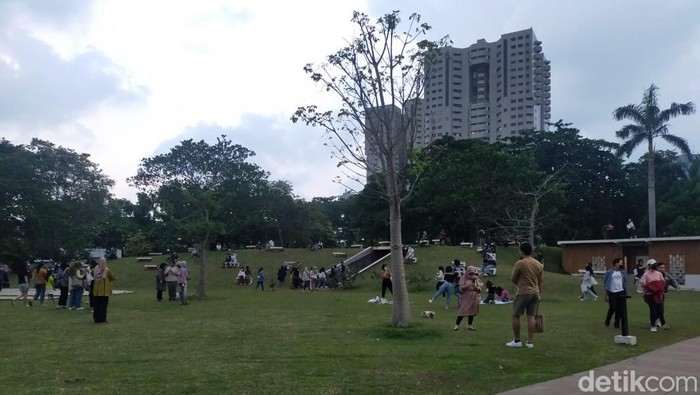 Cara ke Taman Kota GBK naik MRT dapat disimak di bawah ini. Taman Kota GBK adalah taman terbuka di kawasan Gelora Bung Karno (GBK), Jakarta Pusat.