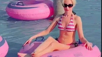 Kaki kanannya besar. Foto: reddit.com/confusing_perspective