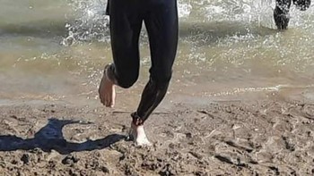 Ada yang berbeda di tangan pria ini. Foto: reddit.com/confusing_perspective