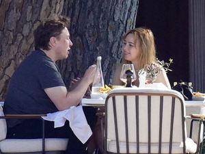 Elon Musk Diputus Pacar, Langsung Liburan ke Yunani