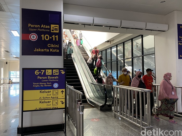 Eskalator di Stasiun Manggarai sudah beroperasi semua, 8 Juni 2022. (Annisa Rizky Fadhila/detikcom)