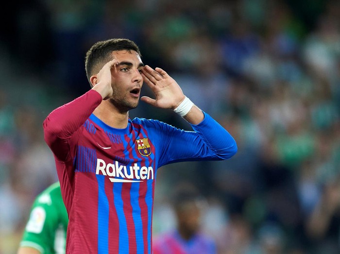 Ferran Torres of Barcelona lament a failed occasion during the La Liga Santander match between Real Betis and FC Barcelona at Estadio Benito Villamarin on May 7, 2022 in Seville, Spain. (Photo by Jose Breton/Pics Action/NurPhoto via Getty Images)
