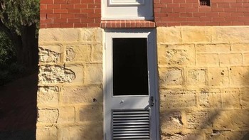 Ada dua pintu masuk lewat mana ya? Foto: Brightside