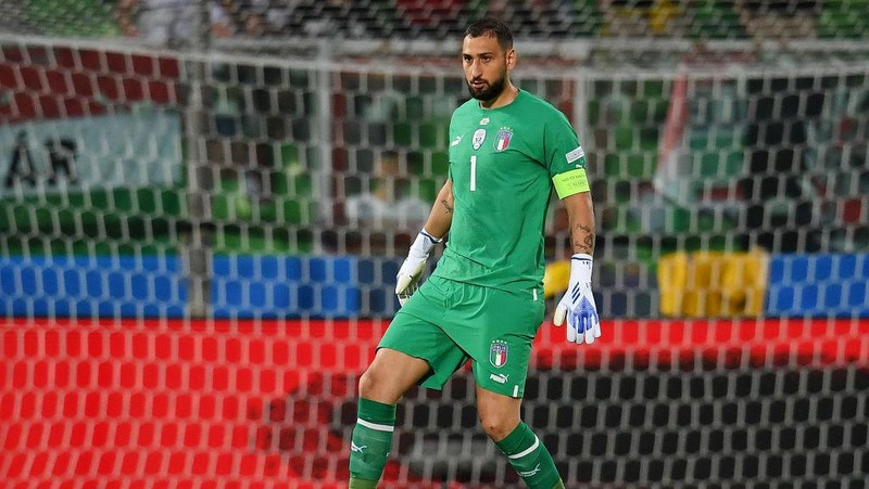 CESENA, ITALY - JUNE 07: Gianluigi Donnarumma of Italy controls the ball during the UEFA Nations League League A Group 3 match between Italy and Hungary on June 07, 2022 in Cesena, Italy. (Photo by Claudio Villa/Getty Images)