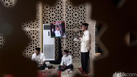 Kader PDIP hingga para undangan menghadiri haul ke-9 Taufiq Kiemas di Masjid At-Taufiq, Jl Lenteng Agung Raya, Jakarta Selatan, Rabu (8/6/2022) malam.