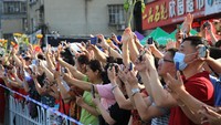Tes tersebut menguji siswa dengan empat mata pelajaran, yakni matematika, bahasa Inggris, bahasa China, dan mipa atau soshum. Hasil dari ujian tersebut menjadi satu-satunya syarat diterima universitas di China. (Li Fuhua/VCG/Getty Images).
