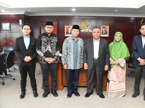 Bertemu Anggota Parlemen Malaysia, HNW Bicara Partai Islam & Hak TKI