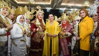 Dalam acara tersebut pengurus IIPG Pusat juga mengundang Ibu-ibu senior Partai Golkar seperti Ibu Harmoko, ibu Nina Akbar Tanjung, Ibu Silvya Agung Laksono, Ibu Ninik L Karim, dan Ibu Marini  Soerjosoemarno.