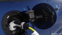 MINI mengklaim, untuk melakukan pengecasan MINI Electric ini tak butuh waktu lama. Dengan charger Wallbox AC fase 3 berdaya 11 kW, untuk mengisi 0-100% butuh waktu 3 jam 30 menit. Sedangkan dengan charger DC berdaya 50kW hanya butuh 1 jam 24 menit untuk mengisi baterai MINI Electric ini hingga full dari 0.