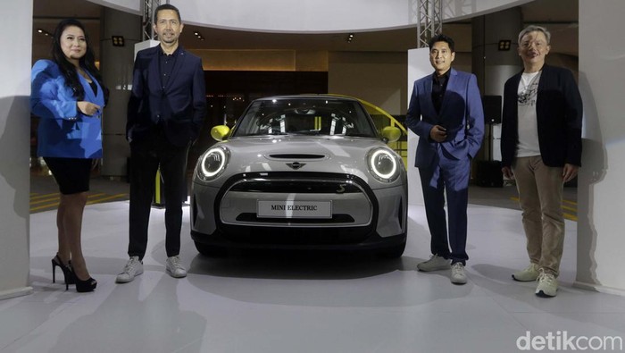 Ini Lho Mini Electric yang Mulai Mengaspal di Indonesia MINI Indonesia meluncurkan Mini Electric di Jakarta, Rabu (8/6/2022). MINI Electric mengusung motor listrik dengan kode IB1P25B.