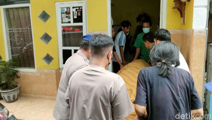Jenazah remaja yang tenggelam di Balai Pesusuan, Gresik