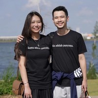 Pasangan tersebut sering menggunakan baju couple. Dalam foto ini Sisca Kohl menggunakan baju bertuliskan ‘kamu adalah punyaku’, sementara Jess No Limit memakai baju ‘aku adalah punyamu’. Foto: dok. Instagram @jessnolimit