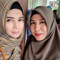 Membagikan foto selfie, Jihan yang tetap awet muda dipuji warganet. Awet muda ya Jihan, puji akun @wiiendar90. Cantiknya awet mba Jihan... 😁😁 semoga selalu sehat dan dalam lindungan Allah SWT aamiin 🙏, ucap akun @mommy_juan_donita. Kok gak pernah menua ya...😍, kagum akun @annisa_farras03. Foto: Dok. Instagram @jihanfahirareal.