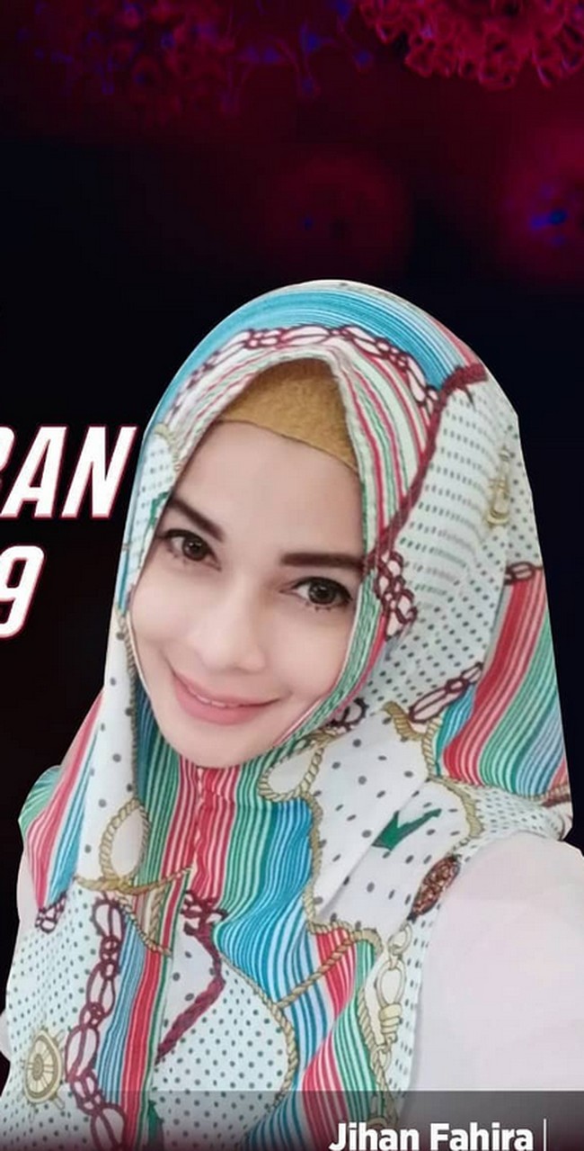 Wanita kelahiran 8 Januari 1978 ini salah satu aktris lawas yang hits era 90-an. Berbagai judul sinetron telah ia bintangi, seperti Jin dan Jun, Tersayang, dan Tersanjung.  Foto: Dok. Instagram @jihanfahirareal.