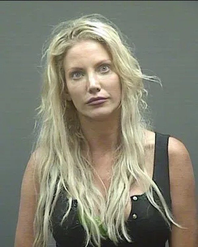 Jocelyn Laird tiba-tiba terkenal setelah potret mugshot-nya diunggah di berita lokal dan media sosial. Netizen salah fokus dengan penampilannya yang cantik dan seksi. Foto: Dok. NSW Police