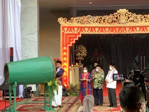 Pukul Beduk, Jokowi Resmikan Masjid At-Taufiq di Lenteng Agung