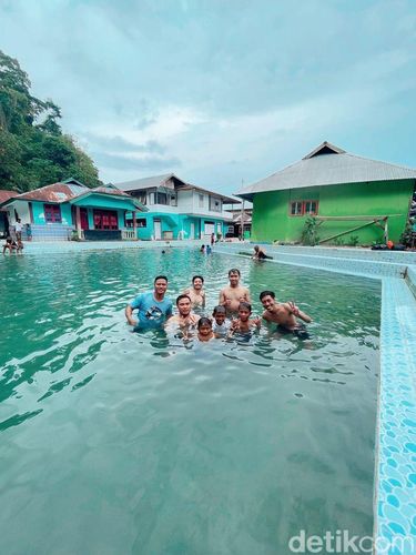 Keindahan sungai Air Sinahu, Maluku.