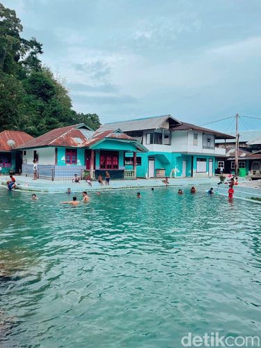 Keindahan sungai Air Sinahu, Maluku.