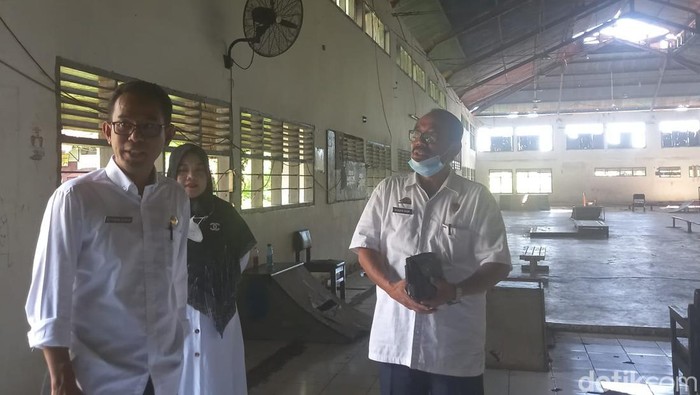 Kepala Disdik Sulsel Setiawan Aswad meninjau kondisi ruangan SMAN 23 Makassar