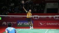 Akhirnya Anthony berhasil menutup skor gim ketiga dengan 21-18 usai satu sambaran Anthony membentur net namun masuk ke area permainan Vitidsarn. 