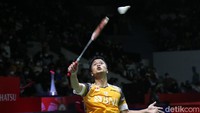 Bermain di Istora Senayan, Rabu (8/6/2022), Anthony kesulitan mengimbangi Vitidsarn pada set pertama. Ia langsung tertinggal 2-7, lalu menutup interval dengan skor 5-11. Seusai jeda, Anthony berusaha mengejar.