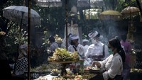 Hari Raya Galungan juga merupakan hari di mana umat Hindu memperingati terciptanya alam semesta beserta seluruh isinya.   