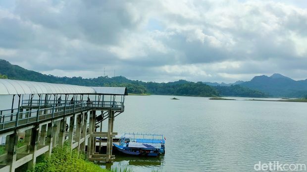 Kondisi Waduk Sermo, Kulon Progo, DIY, belum lama ini.