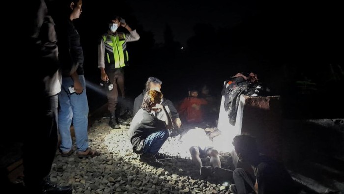Korban dievakuasi usai terserempet KA