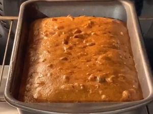 Pria Ini Bikin Kue Campur Daging Babi dan Kurma, Gimana Rasanya?