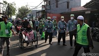 Ada 58 jemaah calon haji dengan rincian 12 orang dari Rorotan dan 46 orang dari Cilincing yang berangkat menuju Asrama Haji Pondok Gede.