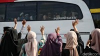 Perlu diketahui sebanyak lima dari tujuh kloter jemaah haji gelombang pertama asal Indonesia telah tiba di Bandara Internasional Madinah, Arab Saudi. Total jemaah haji dari lima embarkasi yang sudah tiba di tanah suci mencapai 10.219 orang.