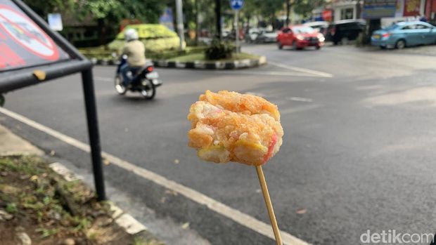 Lapak cipuk milik Andri di Jalan Tirtayasa, Bandung